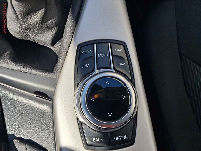 BMW Řada 1 (2017) 2.0i 120i, navi - fotka 13 z 21