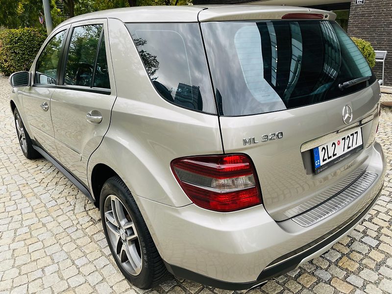 Mercedes-Benz Třídy M 320CDI 165KW 4MATIC TAŽNÉ 3500 - fotka 15 z 42