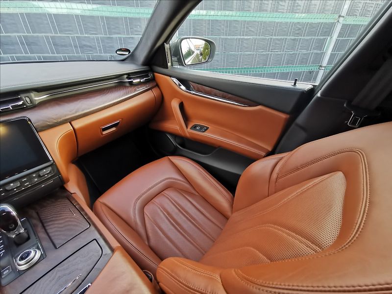 Maserati Quattroporte 3.0 V6 GranLusso - fotka 12 z 27