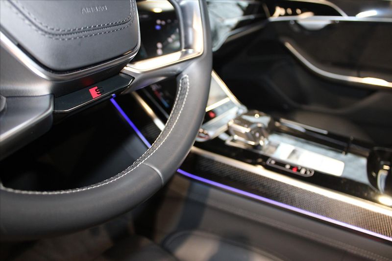 Audi S8 V8 TFSi 420kW quattro NezTop/P - fotka 12 z 38