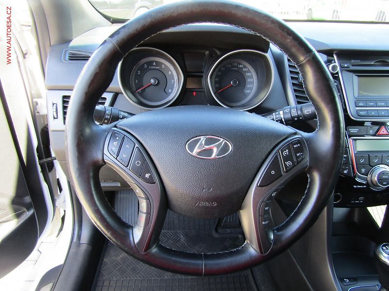 Hyundai i30 (2016) 1.6GDi, ČR, AC - fotka 13 z 22