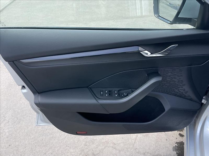 Škoda Octavia 2,0 TDI Combi Ambition Plus - fotka 14 z 21