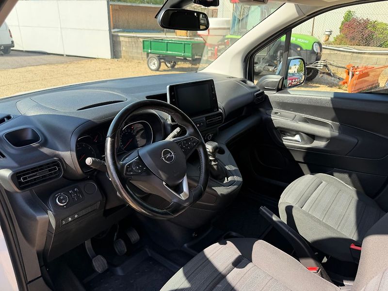 Opel Combo 1.2TURBO 81KW*TOP VÝBAVA- ZADA - fotka 14 z 33