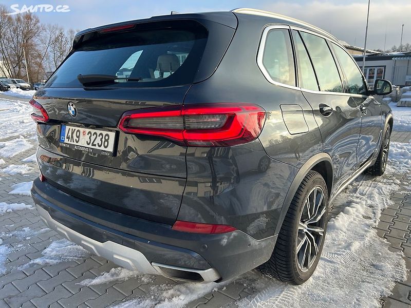 BMW X5 (2019) xDrive 40i - fotka 4 z 25