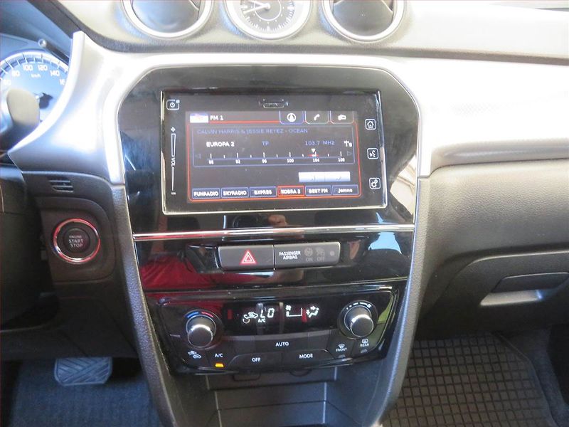 Suzuki Vitara (2018) Elegance 1.6 VVT, Automat - fotka 12 z 18