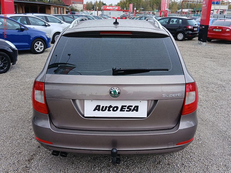 Škoda Superb (2011) 2.0TDi, DSG, výhřev sed. - fotka 5 z 21