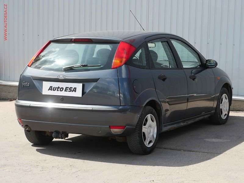 Ford Focus (2004) 1.8 TDCi, AC, tažné - fotka 4 z 14