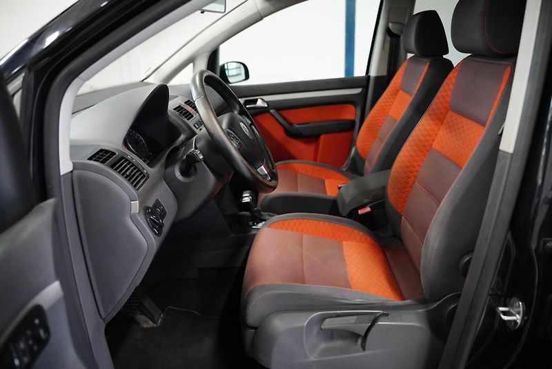 Volkswagen Touran - fotka 11 z 25