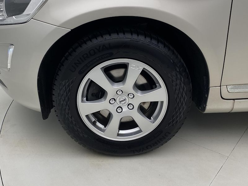 Volvo XC60 D4 AWD SUMMUM AUT  - fotka 33 z 42