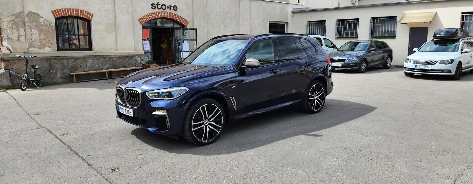 BMW X5 M50d SERVIS TAŽNÉ ČR IDIVIDUAL