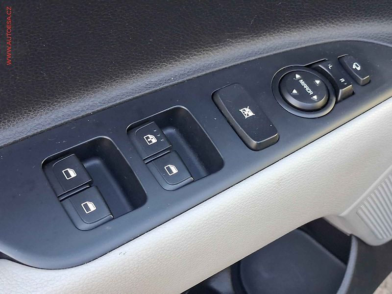 Kia Stonic (2019) 1.6 CRDi, Exclusive, TZ - fotka 11 z 20