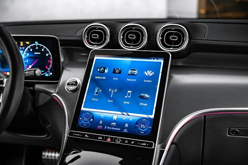 Mercedes-Benz GLC Digital light, 360 kamera, AMG - fotka 16 z 21