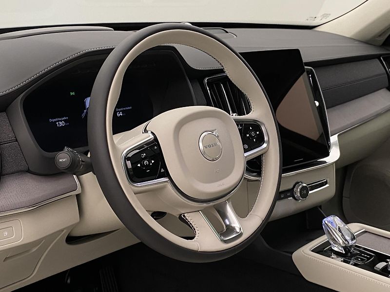 Volvo XC90 (2026) T8 AWD RECHARGE DARK ULTRA - fotka 4 z 74