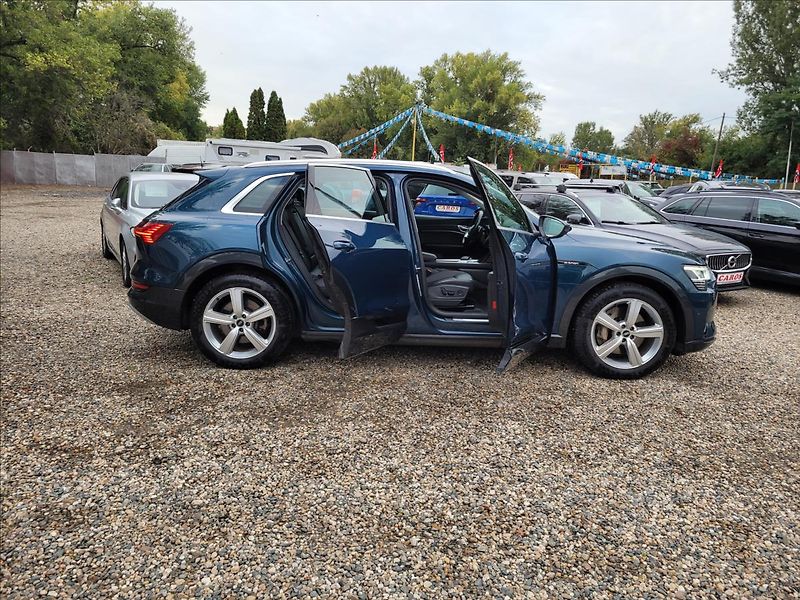 Audi e-tron 0,0 55,95KWH,4x4,SOH 90,6% - fotka 18 z 50