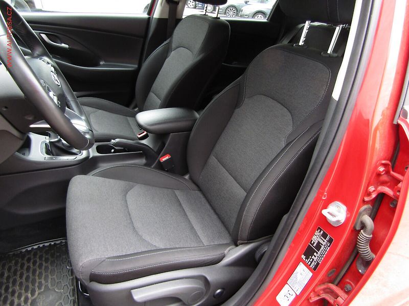 Hyundai i30 (2023) 1.0 T-GDi, ČR, Smart, LED - fotka 9 z 17