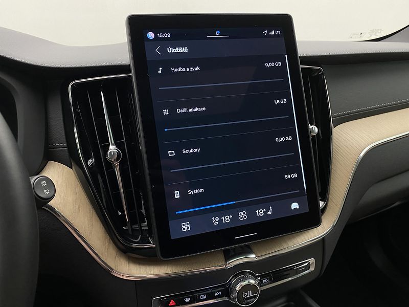 Volvo XC60 T8 AWD RECHARGE ULTRA BRIGHT - fotka 63 z 67