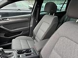 Volkswagen Passat 2,0 PANORAMA,WEBASTO,TAŽNÉ - náhled 10