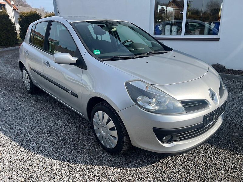 Renault Clio (2006) 1.2 i Digi klima - fotka 1 z 19