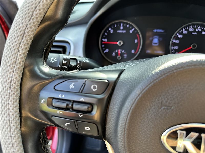 Kia Stonic 1,6 CRDi Aut.klima,Kamera - fotka 29 z 39