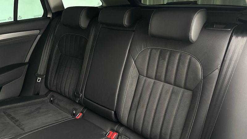 Škoda Superb 2.0 TDI DSG Style Combi - fotka 16 z 27
