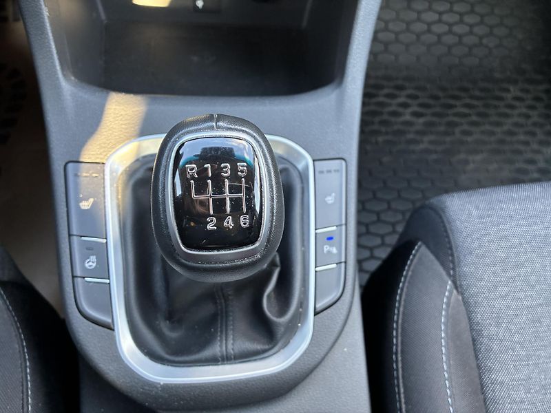 Hyundai i30 HB 1.5DPI 81kW REZERVACE - fotka 23 z 30