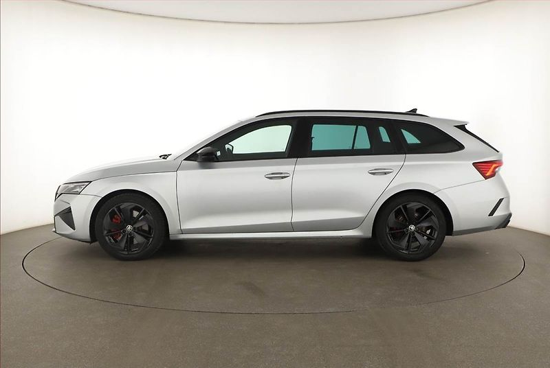 Škoda Octavia (2024) RS 2.0 TSI, RS, Matrix FullLed - fotka 3 z 22