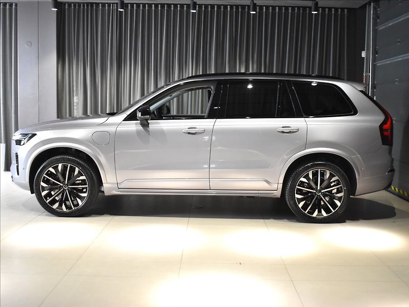 Volvo XC90 (2026) 2,0 T8  Plus Dark - fotka 32 z 35