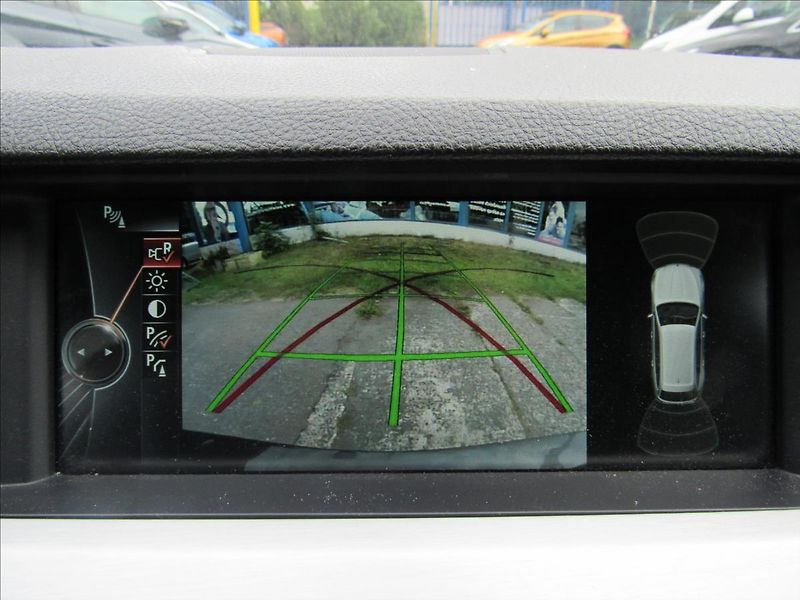 BMW Řada 5 3,0 d 530d xDrive - fotka 18 z 35