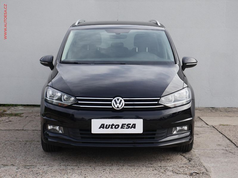 Volkswagen Touran (2016) 2.0 TDi, DSG, STK9/27 - fotka 2 z 15