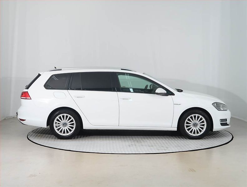 Volkswagen Golf (2014) 1.6 TDI, Navi, Tempomat - fotka 6 z 23