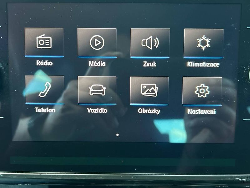 Volkswagen Golf (2018) 1.4 TSI R-Line - fotka 22 z 32