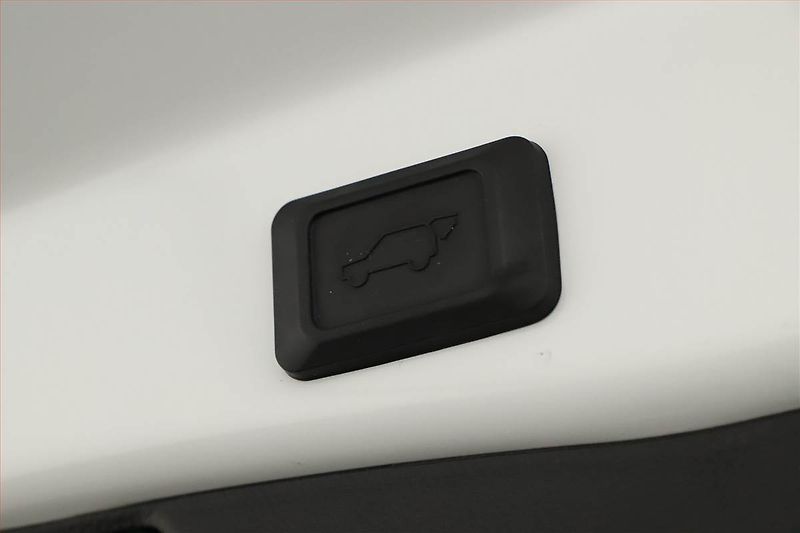Toyota RAV4 (2023) 2.5 Hybrid - fotka 13 z 20
