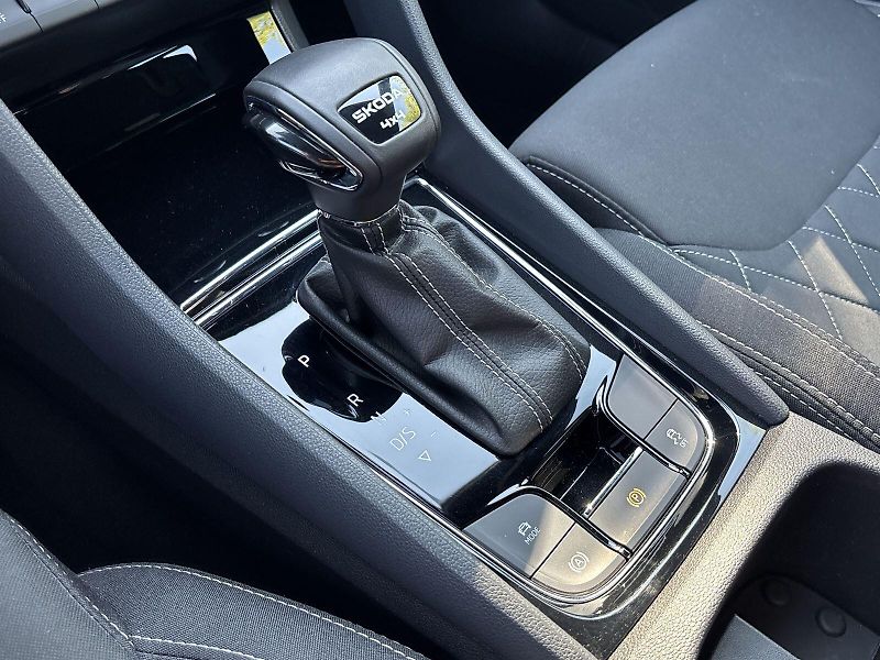 Škoda Karoq (2025) 2.0 TSI 4x4 DSG Sportline - fotka 15 z 33