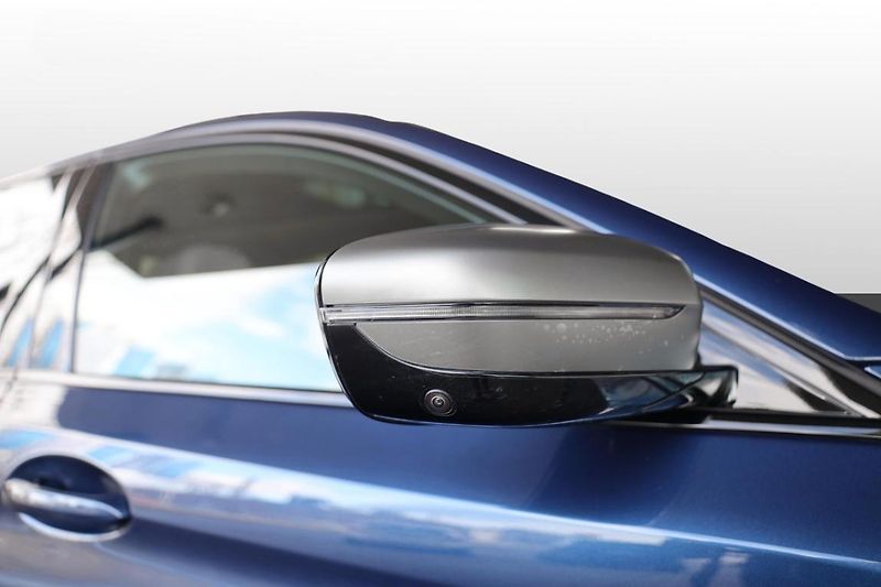 BMW Řada 5 M550i xDrive - fotka 21 z 30