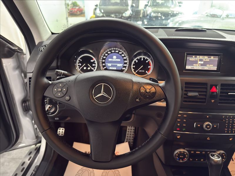 Mercedes-Benz GLK 2,2   220CDI AUTOMAT BI-XEN - fotka 9 z 31