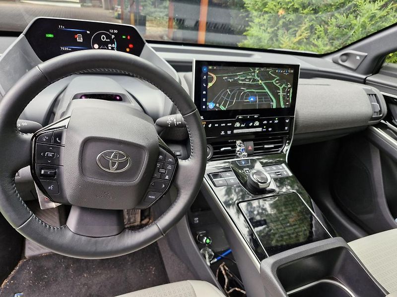 Toyota bZ4X (2025) plná výbava, nevyužité - fotka 5 z 12