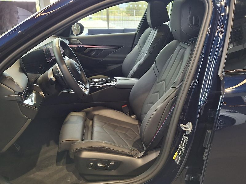 BMW Řada 5 550e xDrive Touring M-Sport  - fotka 7 z 30