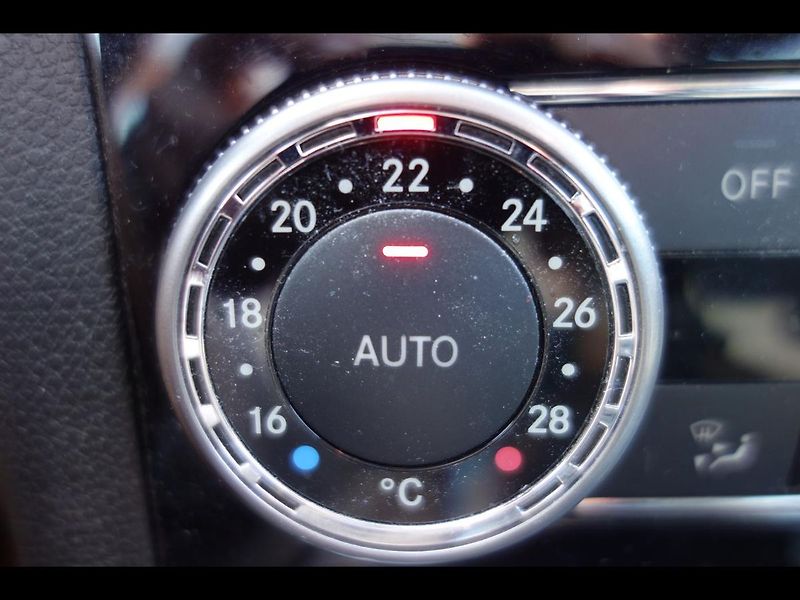 Mercedes-Benz Třídy C 200 CDi 100 kW STK07/2028 - fotka 26 z 34