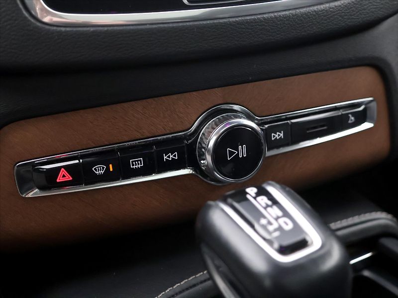 Volvo XC90 2,0 D5 173kW Inscription 4x4 D - fotka 31 z 43