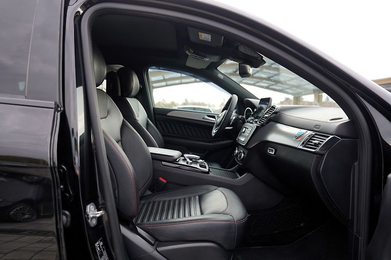 Mercedes-Benz GLE 350d 4Matic AMG/260PS - fotka 25 z 45