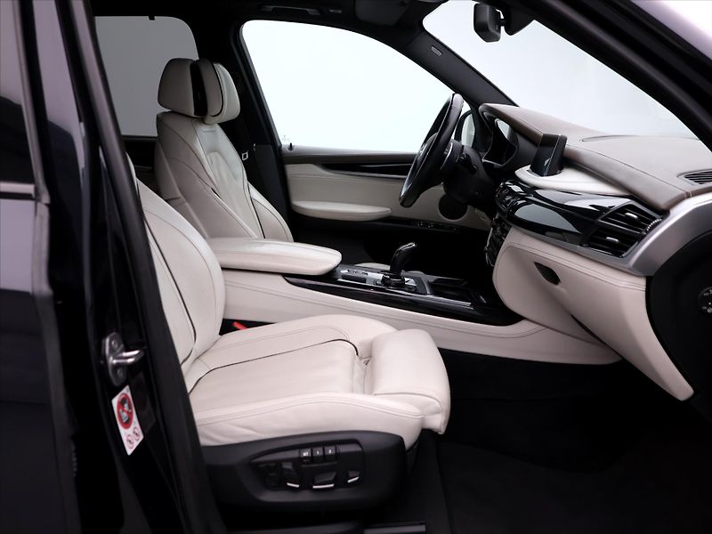 BMW X5 3.0 280kW M50da xD CZ DPH - fotka 13 z 38
