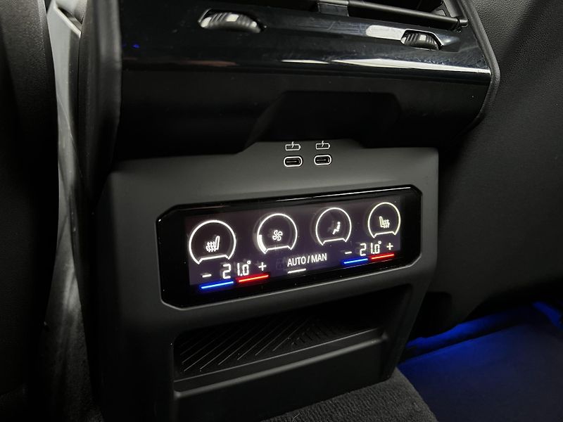 BMW Řada 5 520d xDrive Touring M-Sport - fotka 26 z 31