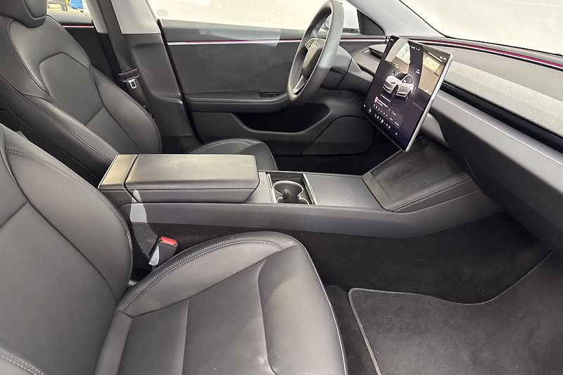 Tesla Model 3 Long Range AWD Highland Tažné - fotka 6 z 16