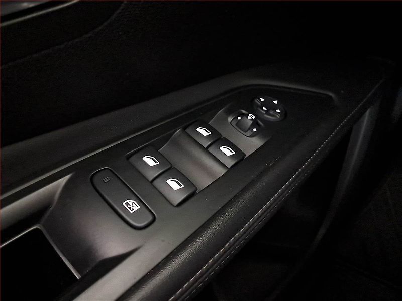 Peugeot 5008 (2020) PureTech 130, 7 míst, ČR,1.maj - fotka 19 z 20
