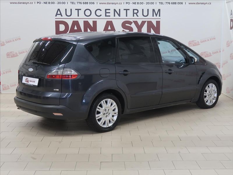 Ford S-MAX 2,0 TDCi 96KW AT Titanium - fotka 4 z 31
