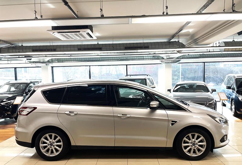 Ford S-MAX Titanium 132kW AT AWD, 7 MÍST - fotka 7 z 31