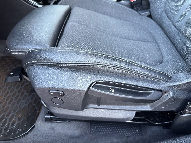 BMW X1 (2020) 2.0d Xdrive Navi 4x4 LED - fotka 34 z 50