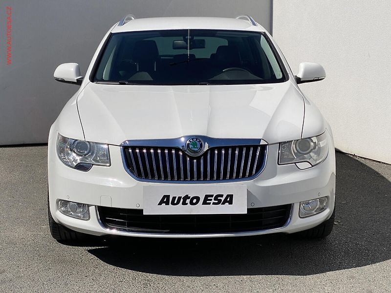 Škoda Superb (2013) 2.0 TDi 4x4, L&K, DSG, kůže - fotka 2 z 20