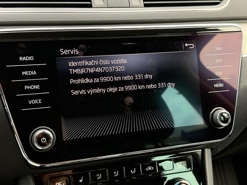 Škoda Superb  2.0 TDI 147kW Style Combi DSG - fotka 13 z 34