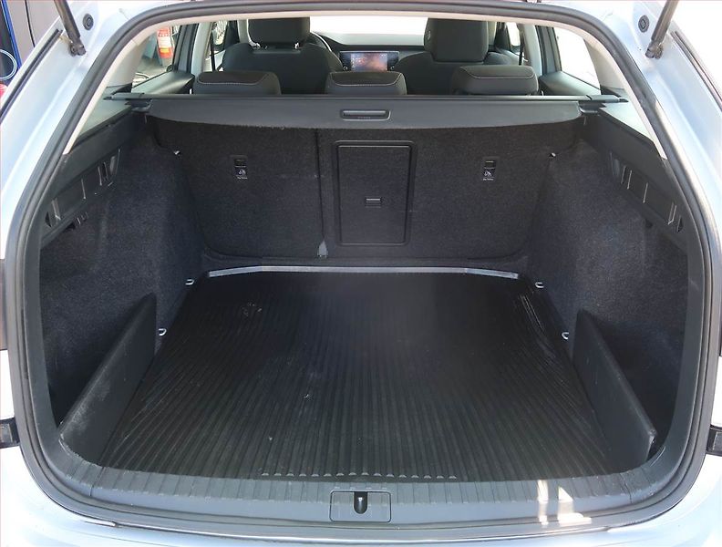 Škoda Octavia (2022) Ambition 2.0 TDI, ČR,1.maj - fotka 13 z 22